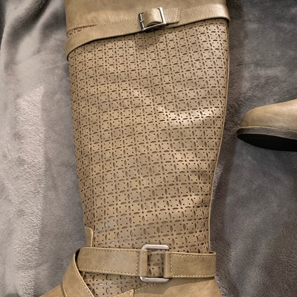 NWB-JustFab-Valera-LaserCut, Sweater Cuff,Dk Taupe Sz 7, Flat Boots - Picture 5 of 9